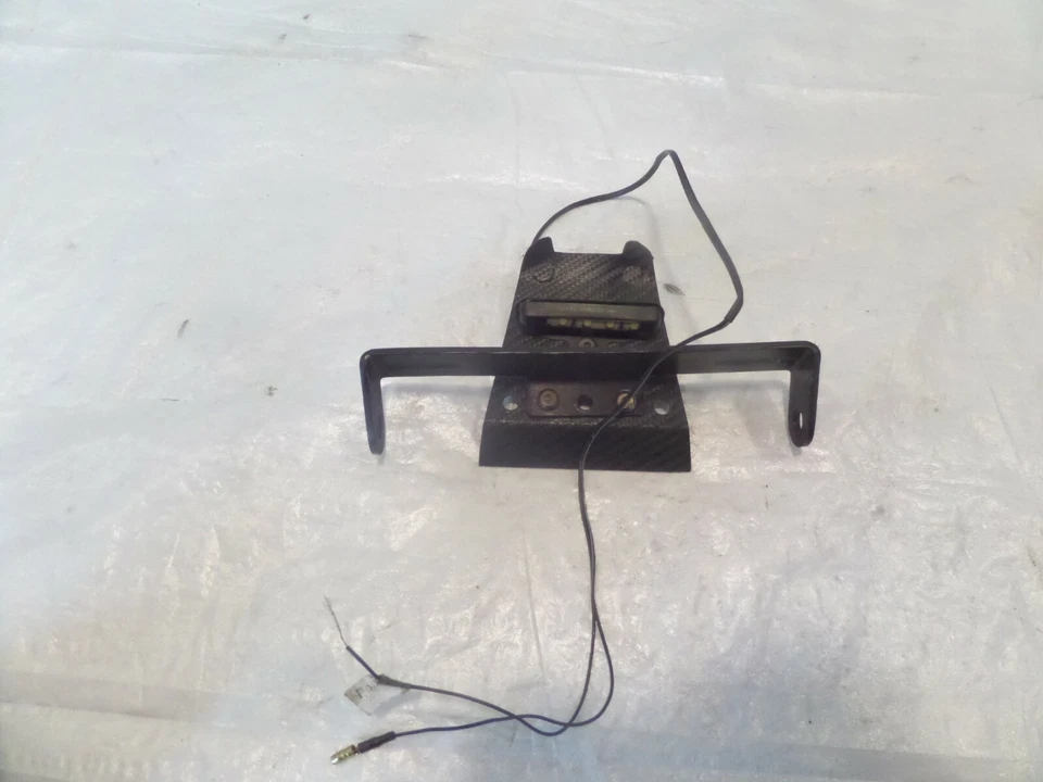 Placa de etiqueta con número de licencia trasera Honda CB650 CBR650 OEM con barra de lámpara de luz LED Foto 2 de 4