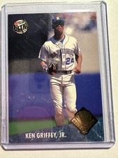 K35,041 - 1992 Ultra Award Winners #22 Ken Griffey Jr.