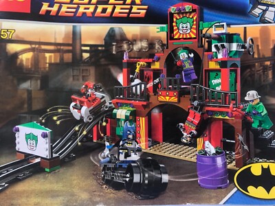 LEGO 6857 DC Comics Super Heroes The Dynamic Duo Funhouse Escape