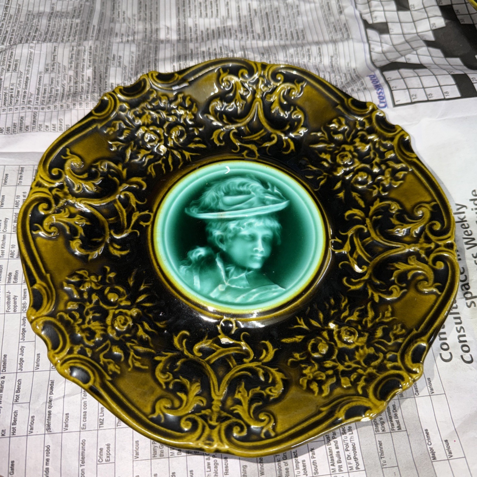 Vtg Majolica plate SCHRAMBERG VILLEROY & BOCH MAJOLICA Woman Hat  GERMANY