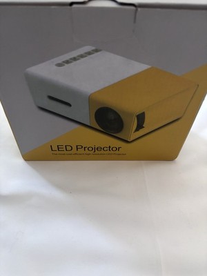 YG300 Mini LED Projektor Paket Brandneu in Box mit Fernbedienung und Kabeln