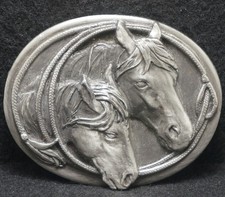 XA25147 NOS VINTAGE 1983  TWO HORSE HEADS  ANIMAL ARTWORK PEWTER BELT BUCKLE