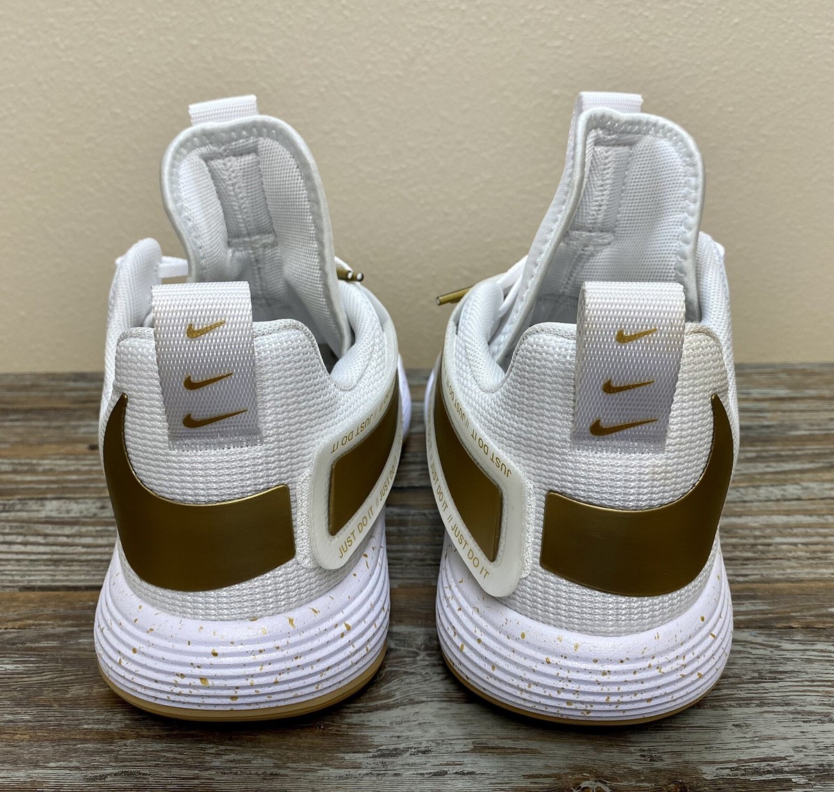 Nike React Hyperset Volleyball Shoes LE White Gold DJ4473-170 men’s 7.5 Nike React HyperSet LE Indoor Court Shoes. Nike.com main image 4