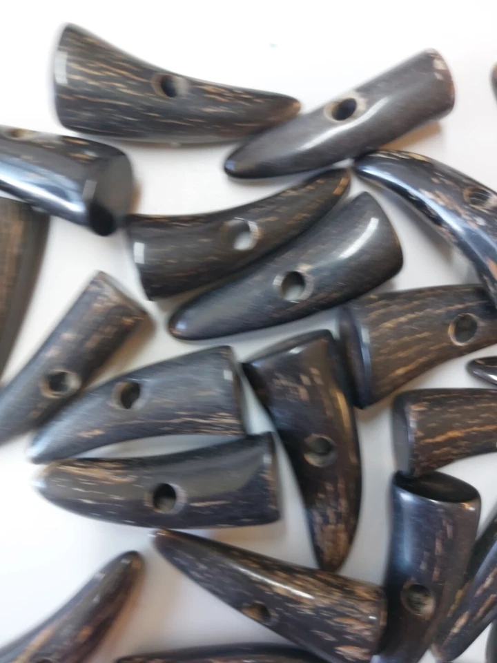 Genuine Buffalo Horn Toggles  - One Hole - Polished 55 to 60mm x 3 - Image 3 of 4