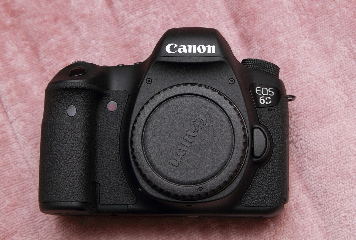 キャノン6D＋EF50mm 1:1.4セット Canon 6D full frame camera and Canon EF 50mm f/1.4 USM Lens LOW