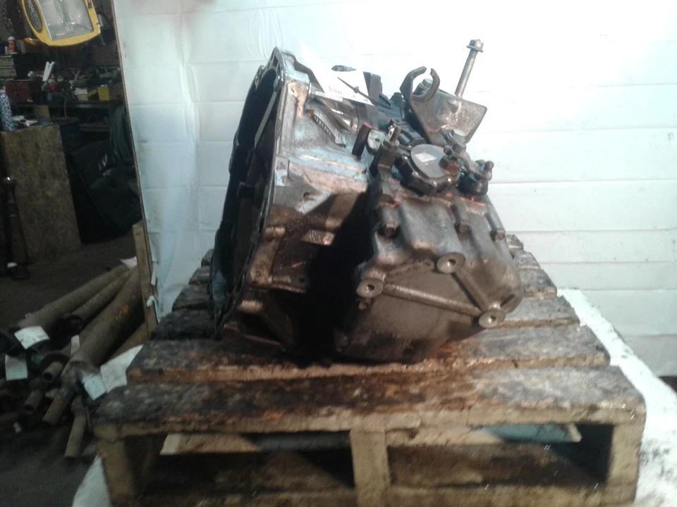 Used Automatic Transmission Assembly fits: 2003 Saab Saab 9-5 AT 4 cylinder B235 - Imagem 2 de 4