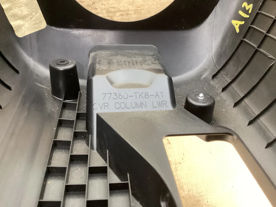 Cubierta del cuello del volante Honda Odyssey 2014-2017 77360-TK8-A1 OEM. Foto 3 de 4