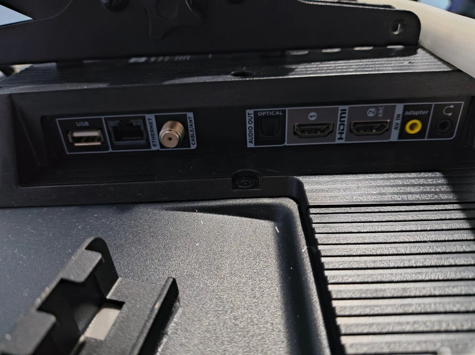 TCL 32" 1080p HDR LED Smart TV - Black w/ Govee Dreamview G1S - Image 3 of 3