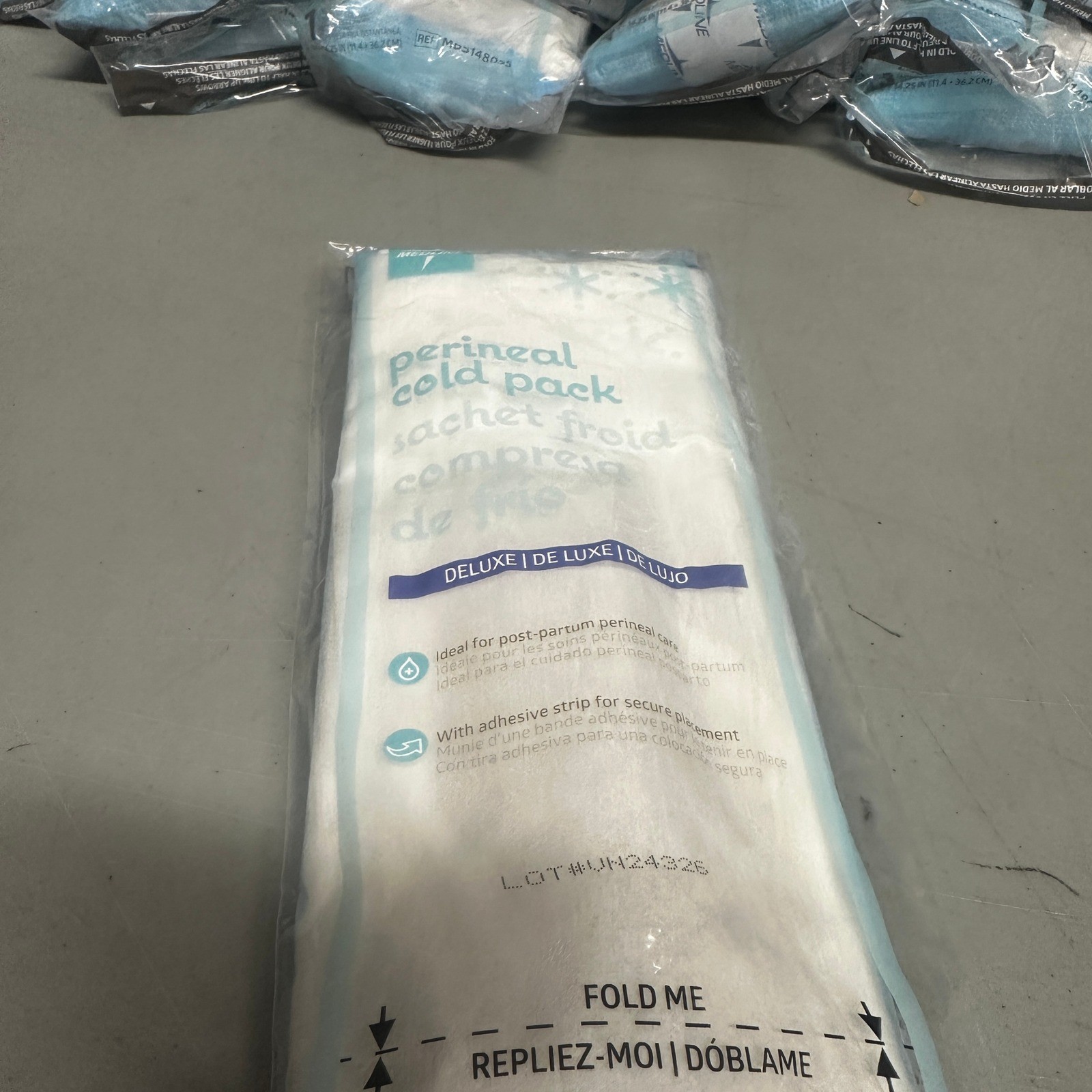 Pack of 24 Medline Deluxe MDS148055, 4.5" x 14.25" Perineal Cold Packs with Adh