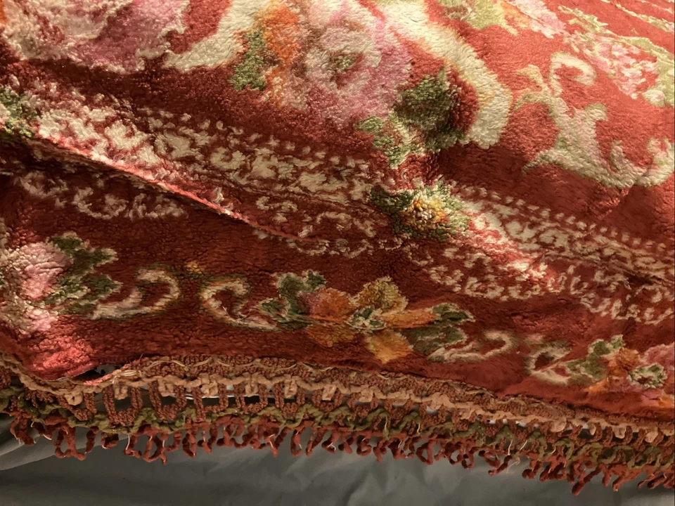 Large vintage velvet Tapestry bedspread Cherub And Flower velvet bed cover - Image 4 of 4