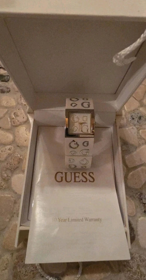 Reloj de pulsera Guess U95009L1 para mujer Y2K logotipo cuadrado esfera blanca necesita batería 6" Foto 3 de 4