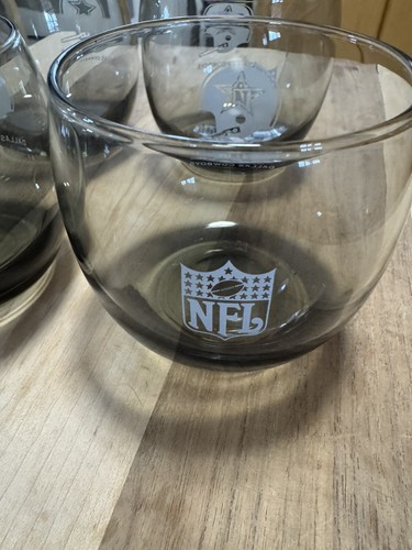 Set Of Four Vtg Dallas Cowboys Smoked Glass 8 Oz Tumblers Bar Ware - Picture 2 of 4