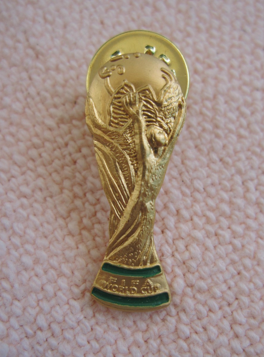 FIFA World Cup WM Pokal 3D-Optik Pin NEU (A9.1) | eBay