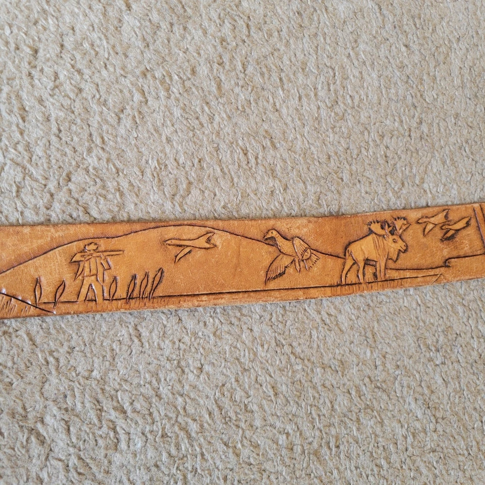 复古 Outdoorsmen 皮革皮带手工雕刻 Harve 34-36 狩猎场景熊狼 — 第 4/4 张图片