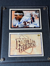 1992 Upper Deck Football Heroes Walter Payton Auto /2800 - Checklist #27