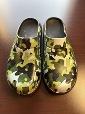 Oofos OOCLOOG Clog Unisex W11 M9 Jungle Camo Green Mule Recovery Limited Edition