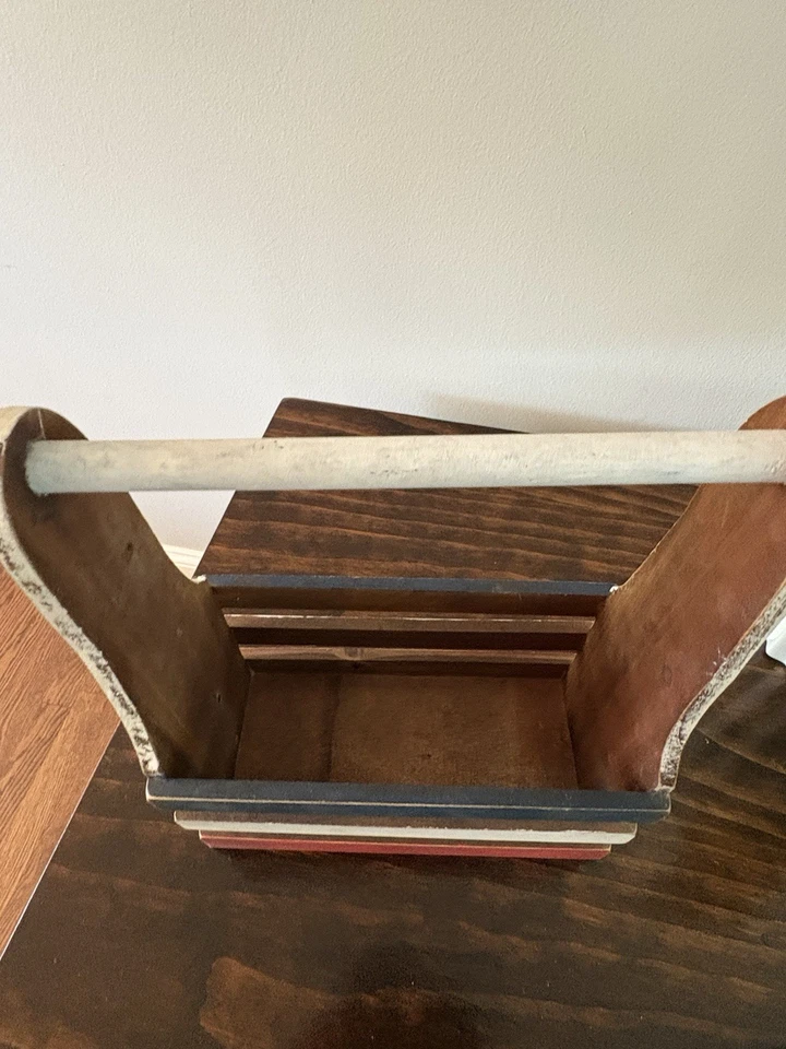 Contenedor de madera patriótico rojo blanco y azul con asa aspecto rústico Foto 2 de 4