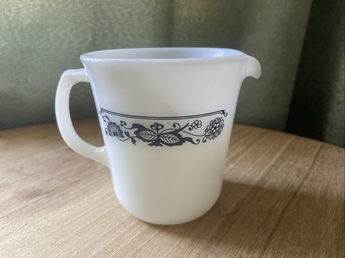 14 Piece Corelle Old Town Blue Onion Lot-6 Cups, 6 Saucers, Creamer + Sugar Bowl - Picture 5 of 7