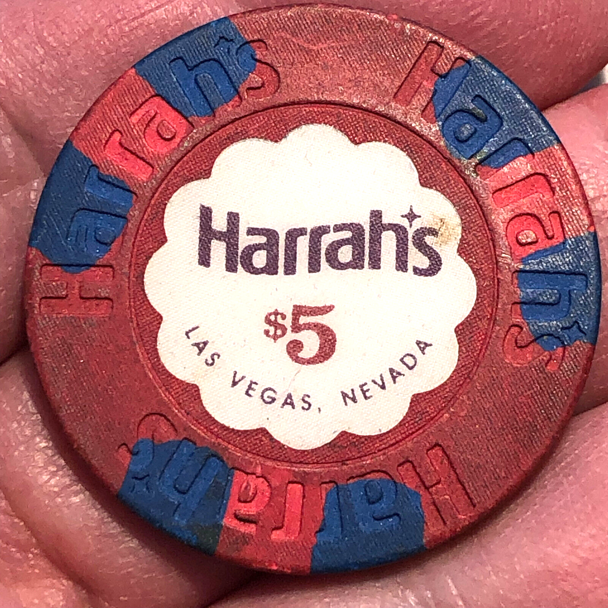 Vintage Harrah's Casino Las Vegas, Nevada $5 Gaming Chip
