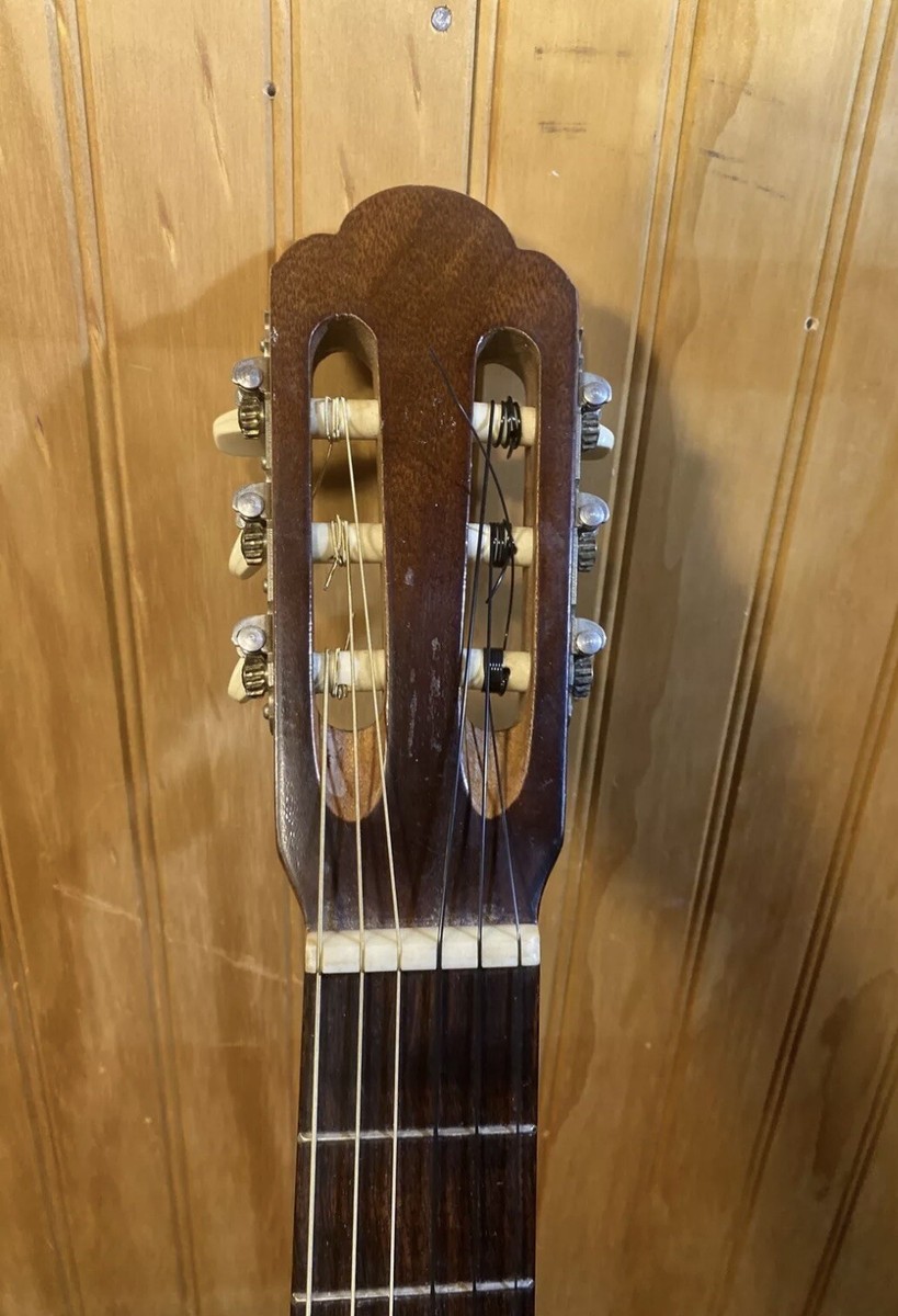 VINTAGE 1968 KISO SUZUKI VIOLIN CO. 19 FRET CLASSICAL GUITAR