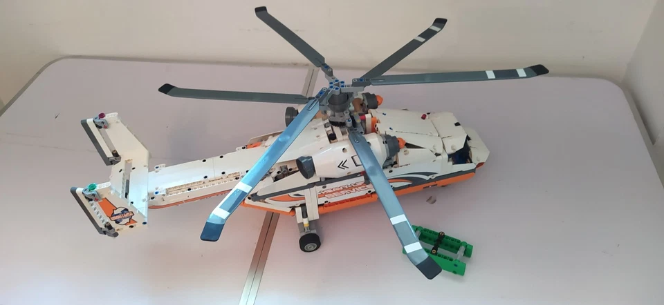 LEGO Technic 42052 Heavy Lift Helicopter, foto 1 di 5