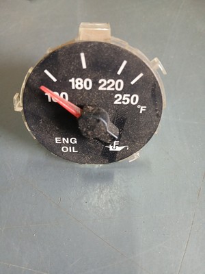 International 9200 ENGINE OIL TEMP Gauge - Used | P/N 942216