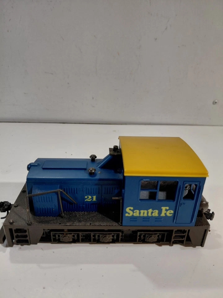 Atlas 21 Train O Gauge Model Railroad 2 Rail DC Santa Fe Diesel Yard Switcher - Image 2 of 4