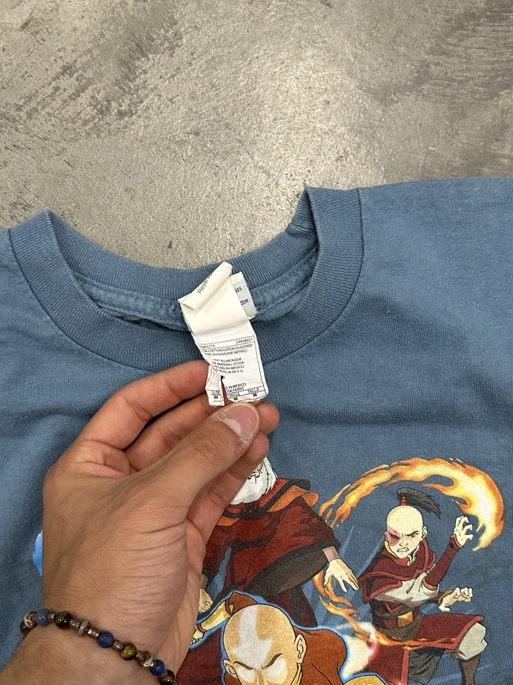 Винтажная детская футболка 2000-х Avatar The Last Airbender синяя размер средний 17x22,5 - Изображение 3 из 4