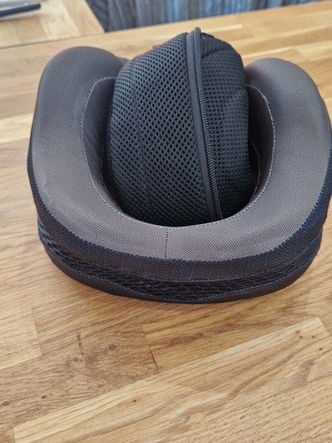 CABEAU EVOLUTION 2.0 COOL Travel Neck Pillow Black/Brown With Bag - Picture 3 of 5