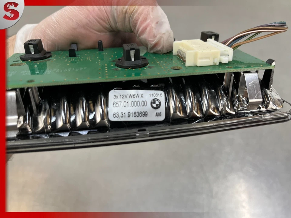 BMW ALPINA B7L 2011-2012 - LÁMPARA DE LUZ DOMO CENTRAL 9163699 Foto 4 de 4