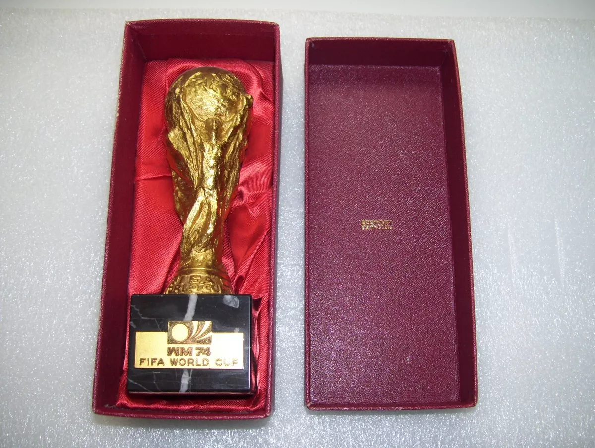 FIFA World cup 1974 Bertoni mini trophy and mascot