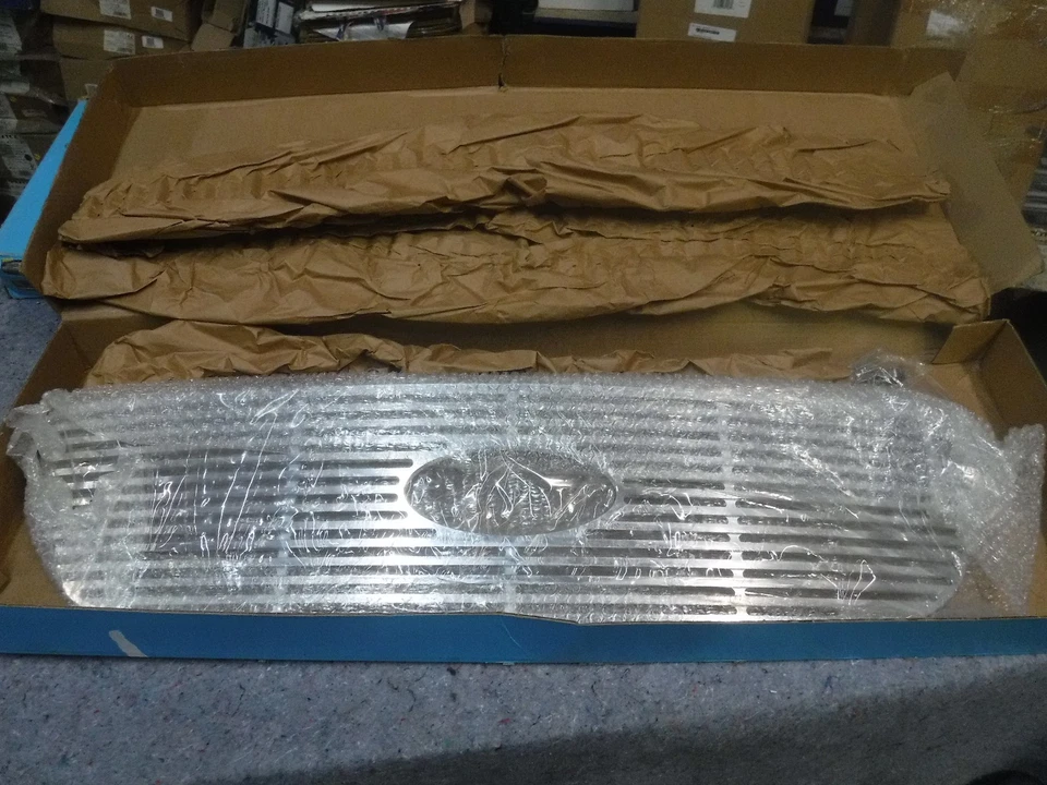 Putco 91104 1999-2003 Ford F150 2004 Heritage estilo panal inserto de rejilla Foto 3 de 4