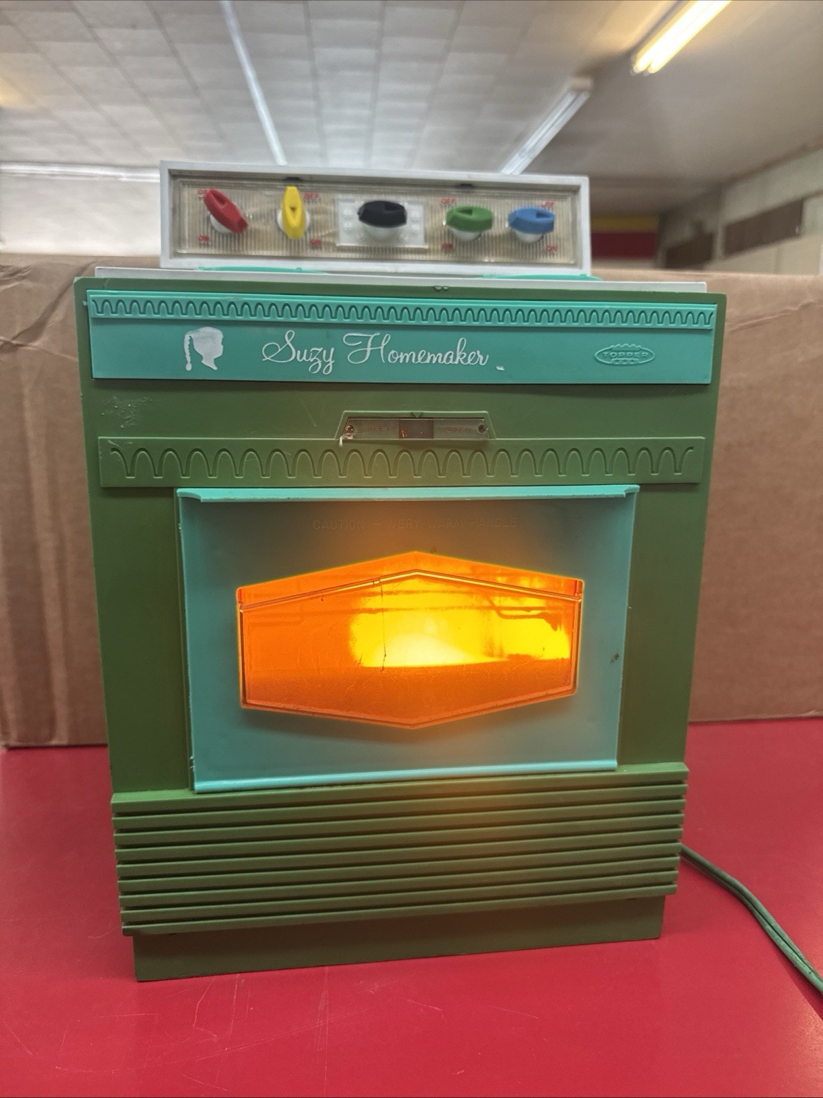 DWN Vintage Working 60&rsquo;s Topper Suzy Homemaker Easy Bake Oven. Light Works