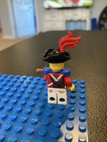 Lego PIrates Minifigure: Imperial Soldier II Red Plume 6242 Soldiers Fort (pi089