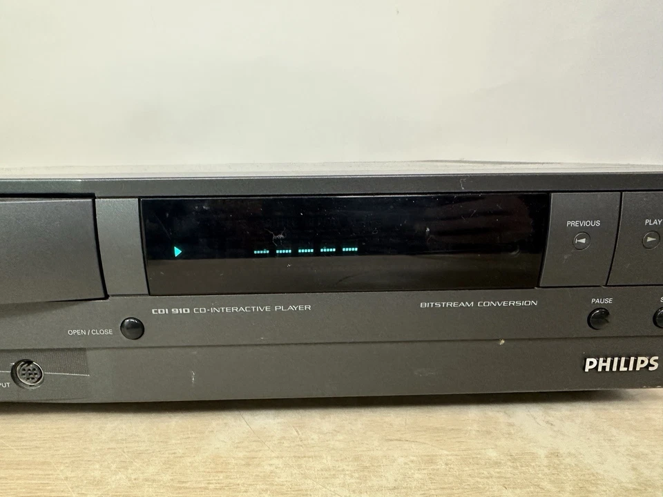 Consola/sistema Philips CDI-910 SOLO con control remoto, cables, etc. Encendido DISCO MALO Foto 3 de 4