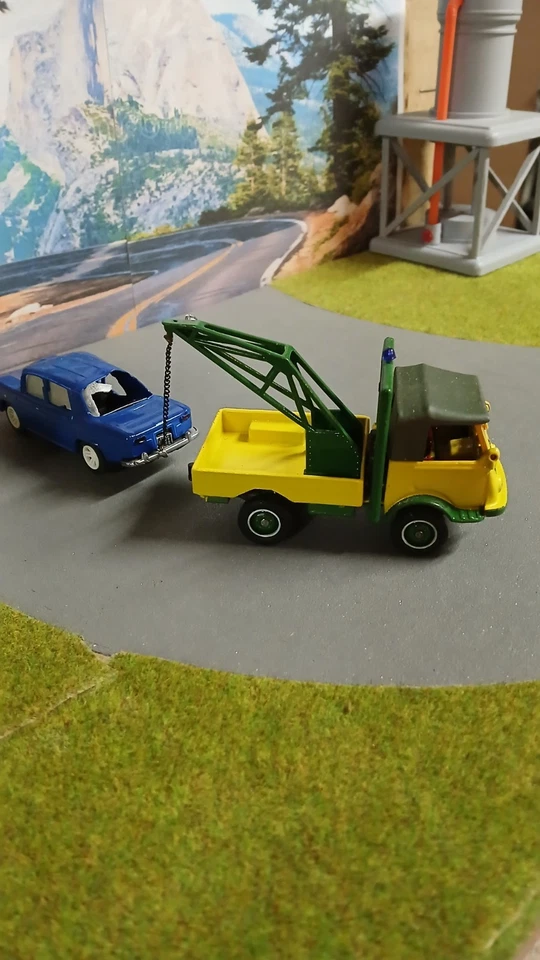 RENAULT Galion Goélette dépanneuse et sa Renault 8 accidentée (code 3) - Photo 2/4