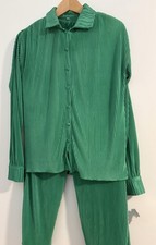 Emerald Green Pliss  2-Piece Loungewear Set. Button Up Shirt Wide-Leg Pants Sz S