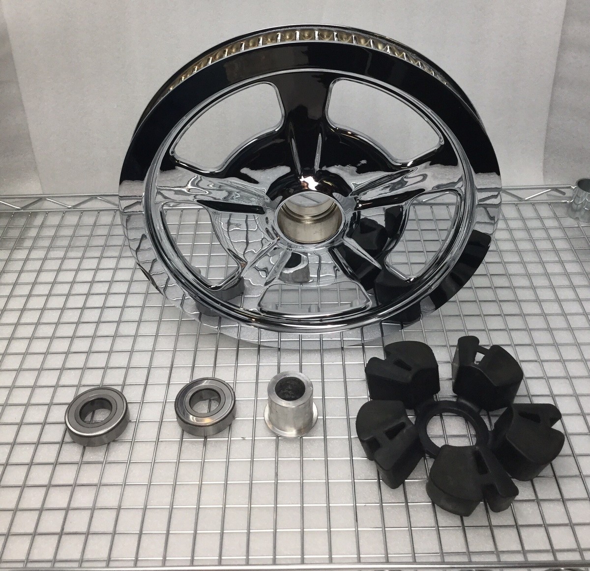 HARLEY REAR PULLEY 40217-09 CHROME & BEARINGS CUSHION TOURING 2009