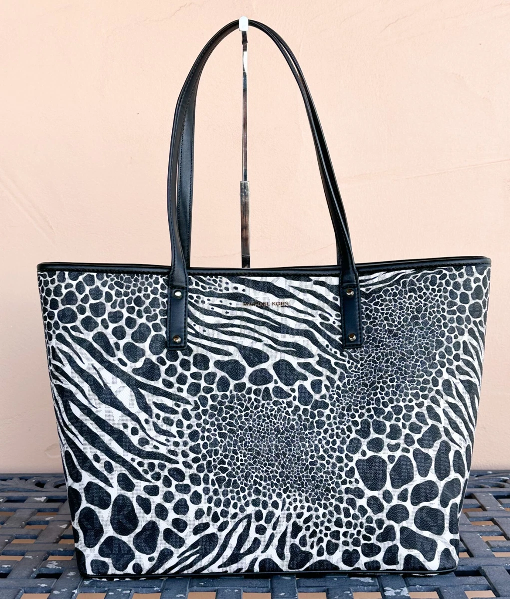 L black shopper bag