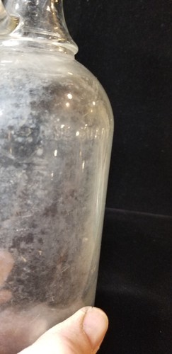 Vintage clear glass jug 1 quart with finger loop handle - Picture 7 of 12