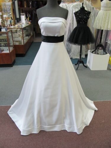 45132 FOREVER YOURS WHITE w/BLACK SASH Bridal Gown Dress Size 4 $850-ORIG PRICE - 第 1/9 張圖片