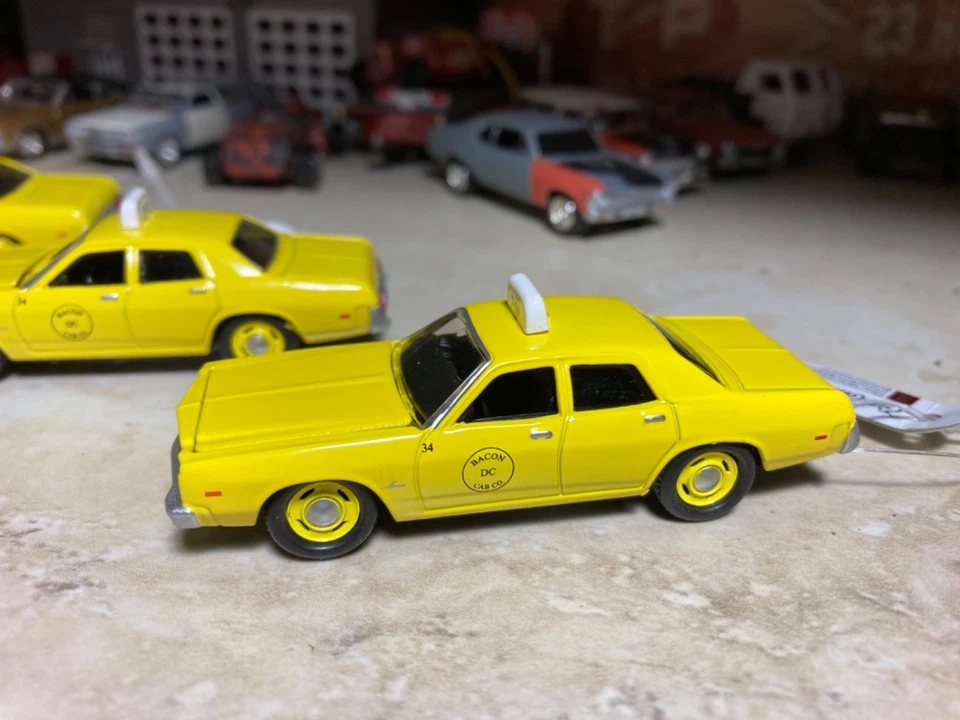 Lot of 3 Rare Johnny Lightning 1977 Dodge Monaco Taxi Cabs, 1/64 Scale - Image 2 of 4