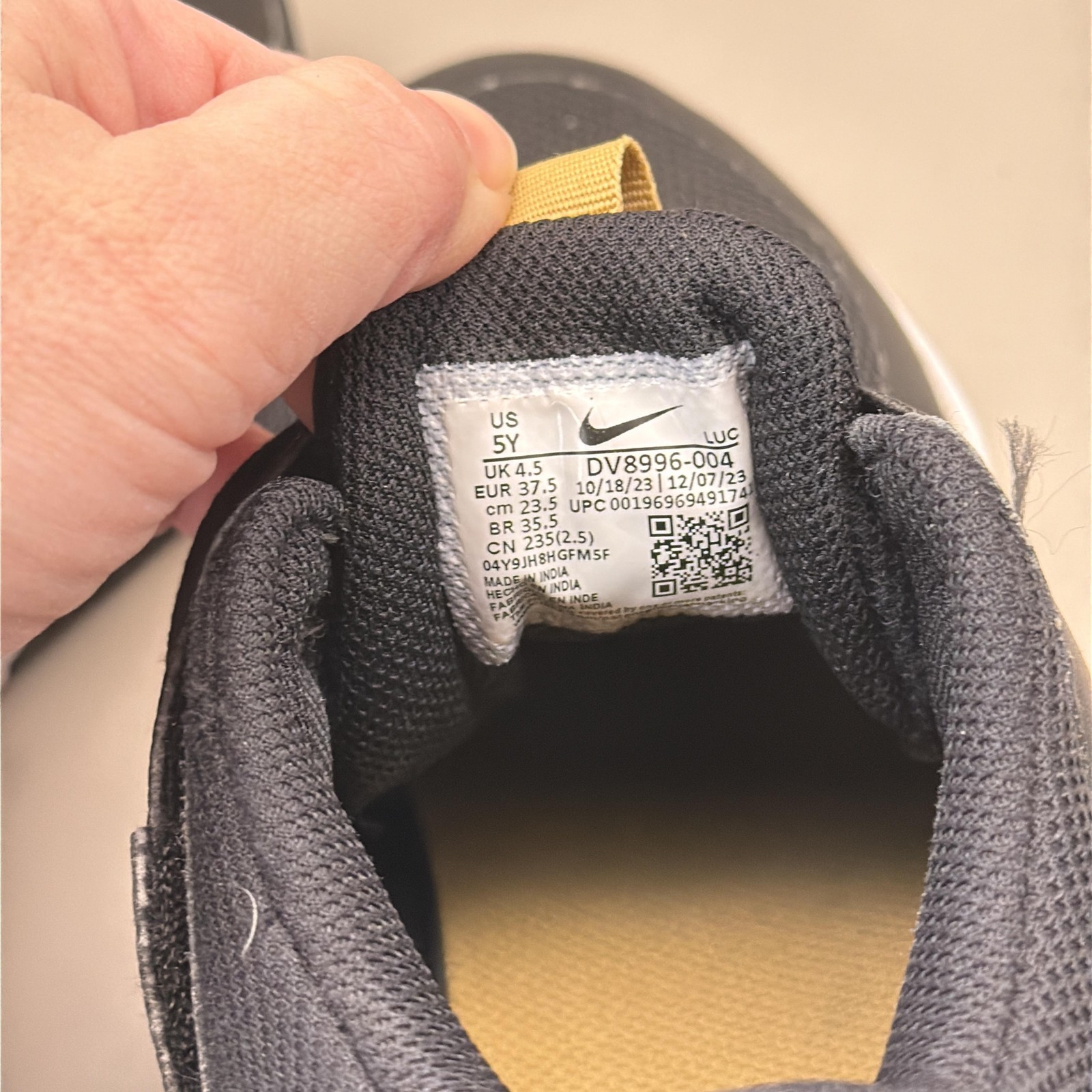 Nike Team Hustle D 11 Shoes Youth Size 5Y Black Basketball DV8996-004 thumbnail 6