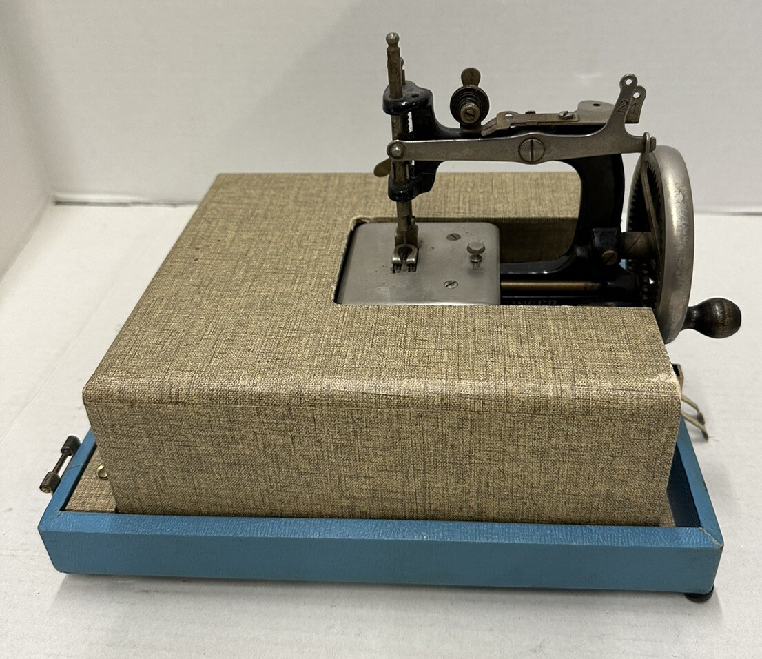 Vintage Singer Sewhandy Sewing Machine In Carrying Case | eBay