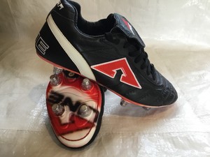 a line football boots