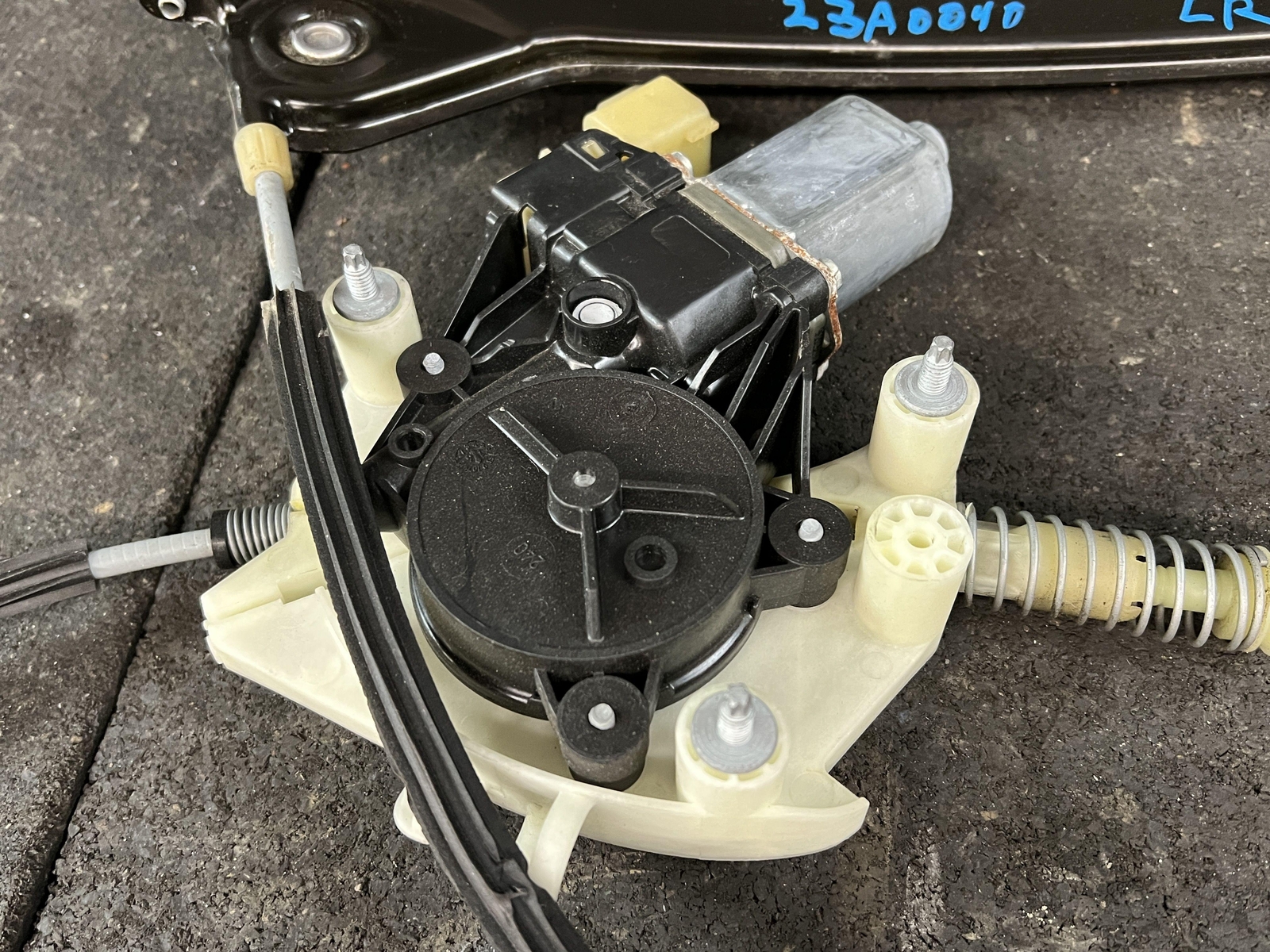 14-17 MASERATI GHIBLI REAR DRIVER DOOR WINDOW GLASS REGULATOR W/ ELECTRIC MOTOR