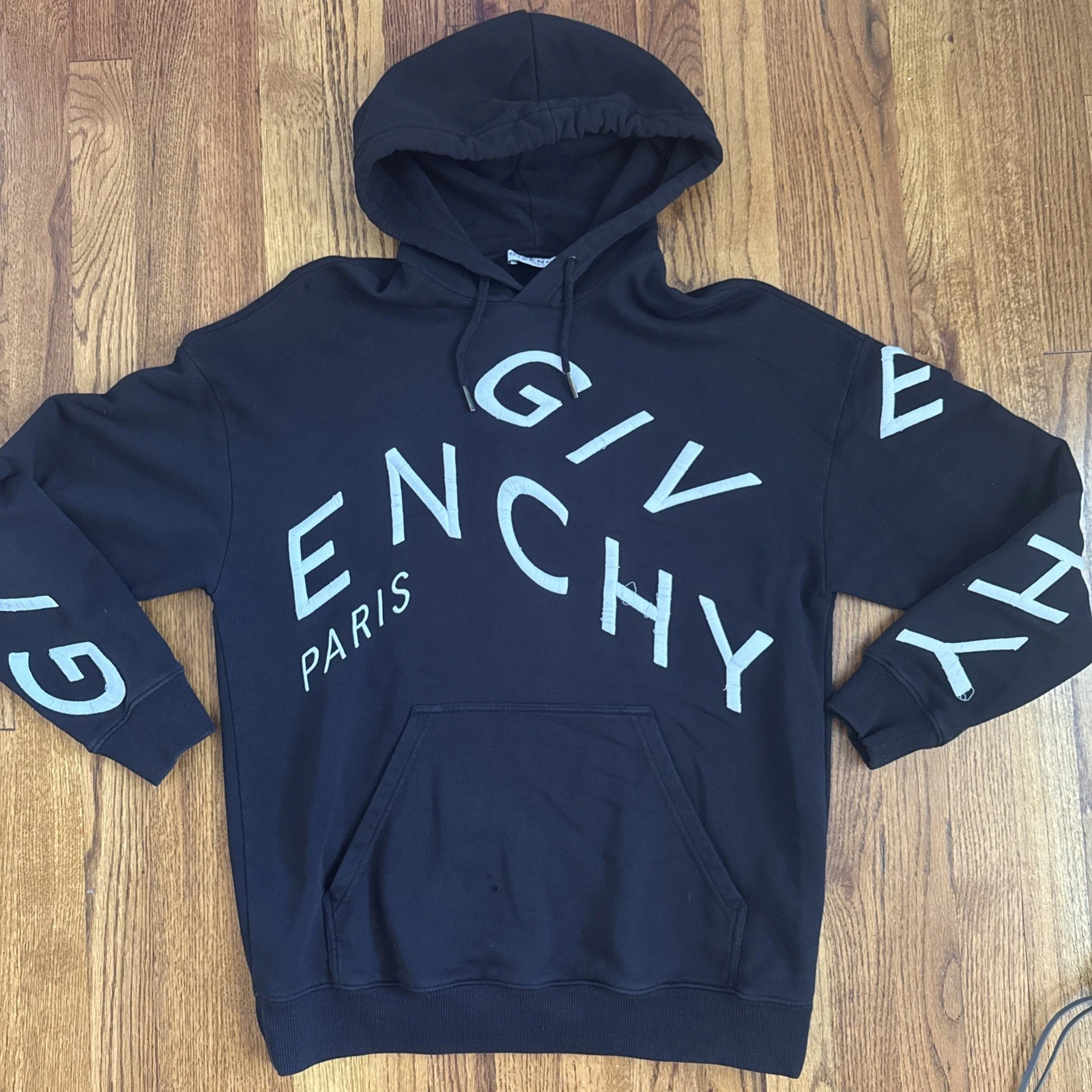 Felpa con cappuccio Givenchy in cotone con stampa logo rifratta nera e scritta bianca taglia S C8