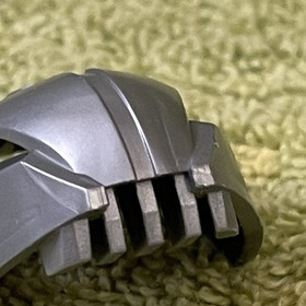 LEGO Bionicle Pearl Light Gray Rahkshi Head / Mask From The ROODAKA Set ( 8761 )