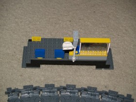 Lego City RC Train Passenger Train 7938 - book 1 train stop set