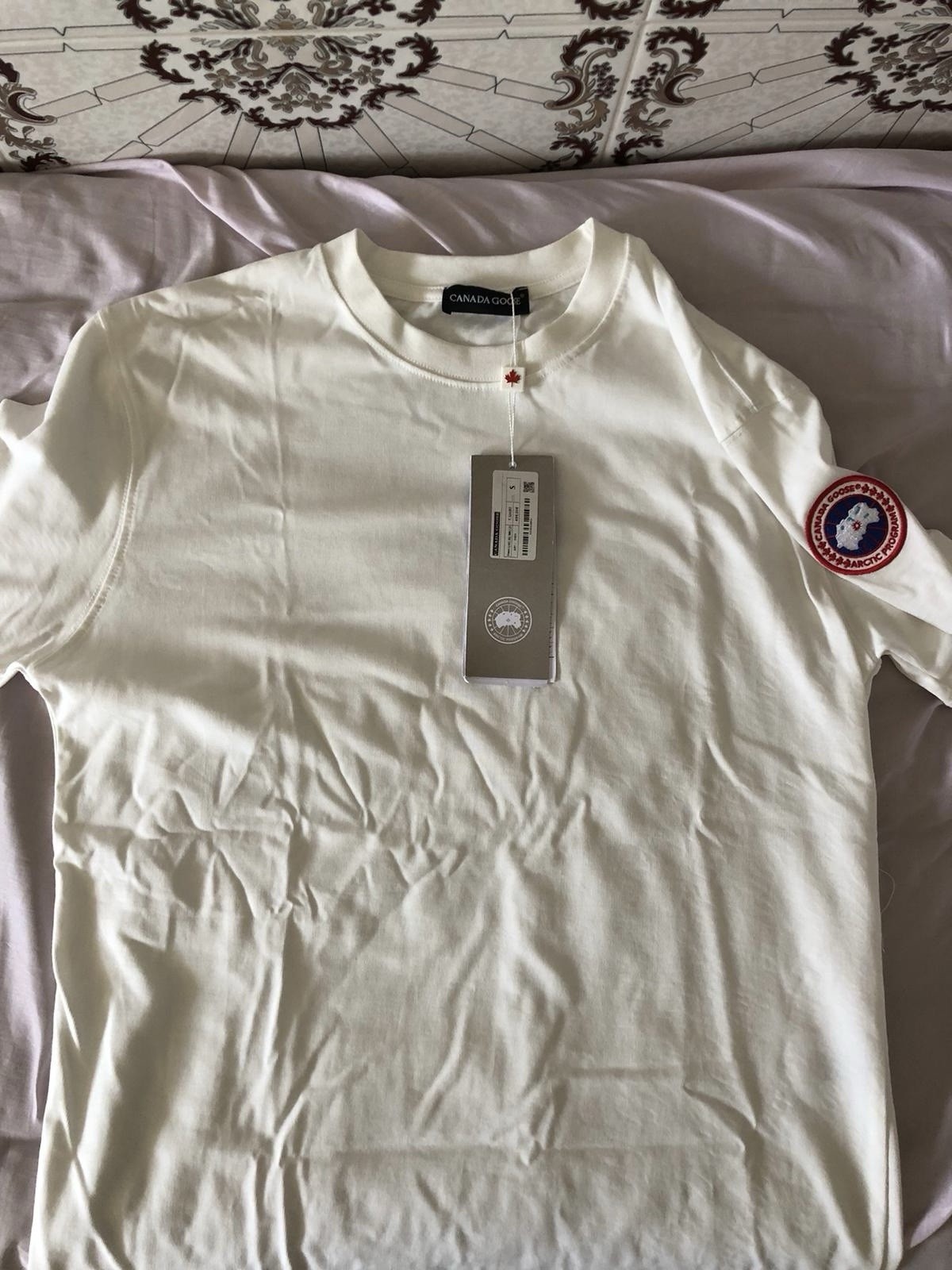 Canada Goose T-Shirt Men's White colour Size S Oversize NEW